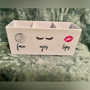 G BY GENNARO
Brush Crush Makeup Brush Holder